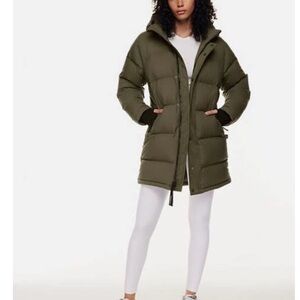 🦩 LIKE NEW 🦩 Aritzia TNA Super Puff MID Length - Excellent Condition!